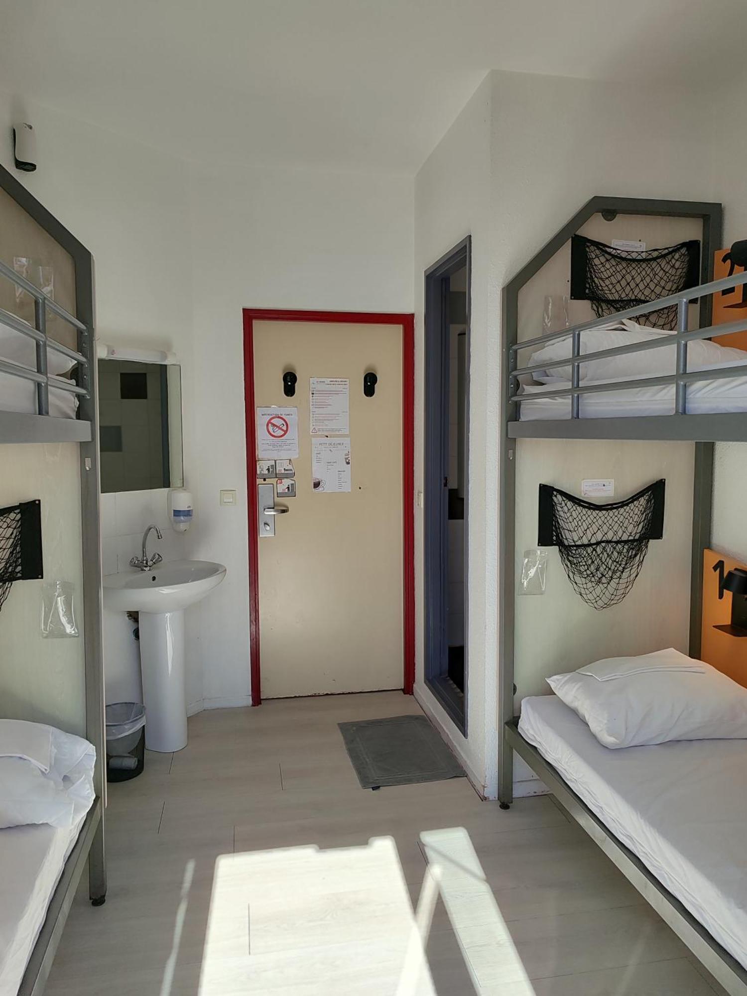 Auberge De Jeunesse Hi Nice Les Camelias ภายนอก รูปภาพ